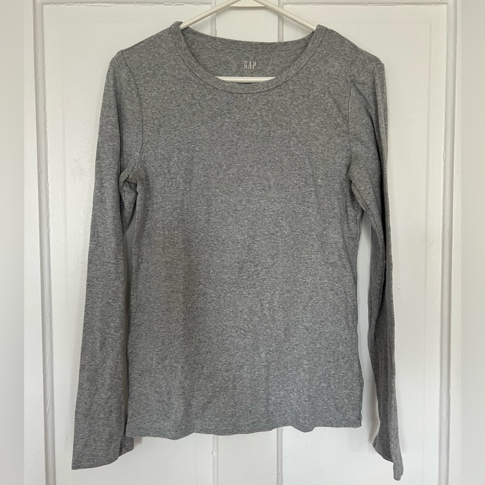 Medium log sleeve Gap t shirt